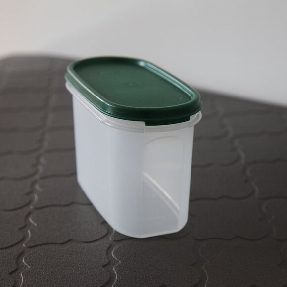 4 3/4 cups Tupperware Container - Picture 2 of 10